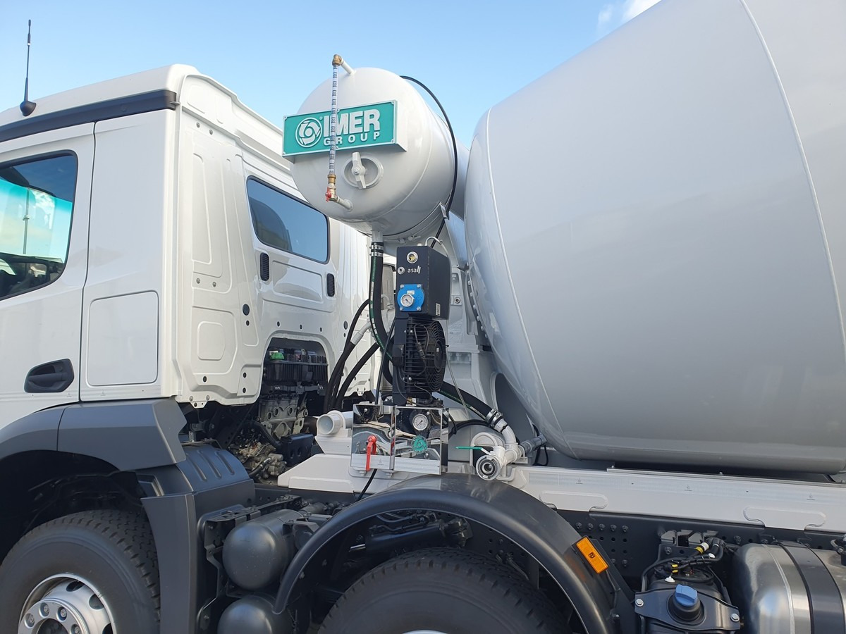 MERCEDES-BENZ Arocs 3740 8x4 Betonmischer IMER ORU LT105 H 10m - Xe trộn bê tông: hình 5 MERCEDES-BENZ Arocs 3740 8x4 Betonmischer IMER ORU LT105 H 10m - Xe trộn bê tông: hình 5