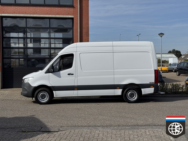 Mercedes-Benz Sprinter 315 RWD - Man - A/C - ACC - Xe van nhỏ gọn: hình 3 Mercedes-Benz Sprinter 315 RWD - Man - A/C - ACC - Xe van nhỏ gọn: hình 3
