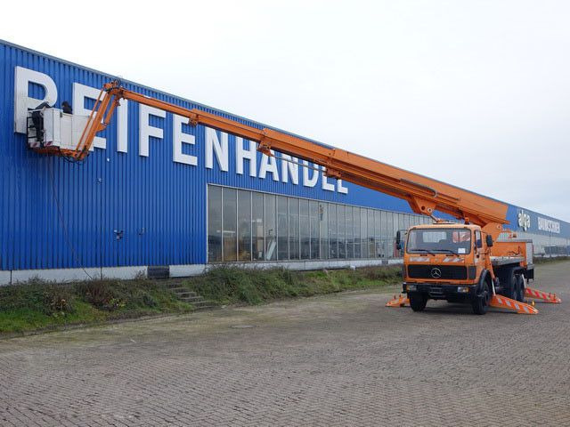Mercedes-Benz 2222 6x4, Ruthmann, 28m³, 3. Sitz, Blattfederung - Nền bục trên không gắn trên xe tải: hình 3 Mercedes-Benz 2222 6x4, Ruthmann, 28m³, 3. Sitz, Blattfederung - Nền bục trên không gắn trên xe tải: hình 3