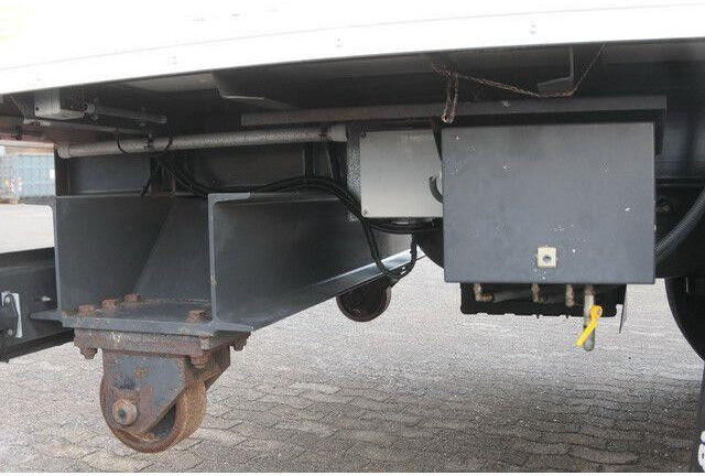 Sommer 2-Achser, elektr. Rolltor, BPW, 11.000mm lang - Sơ mi rơ moóc hộp kín: hình 5 Sommer 2-Achser, elektr. Rolltor, BPW, 11.000mm lang - Sơ mi rơ moóc hộp kín: hình 5