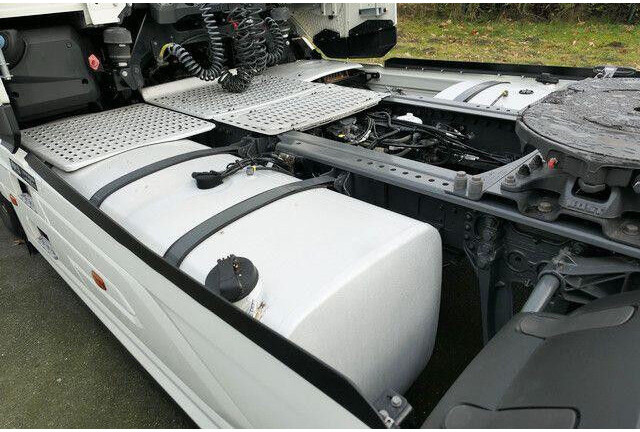 DAF XG 530 FT 4x2, Intarder, 2x Tank, Standklima - Xe đầu kéo: hình 4 DAF XG 530 FT 4x2, Intarder, 2x Tank, Standklima - Xe đầu kéo: hình 4