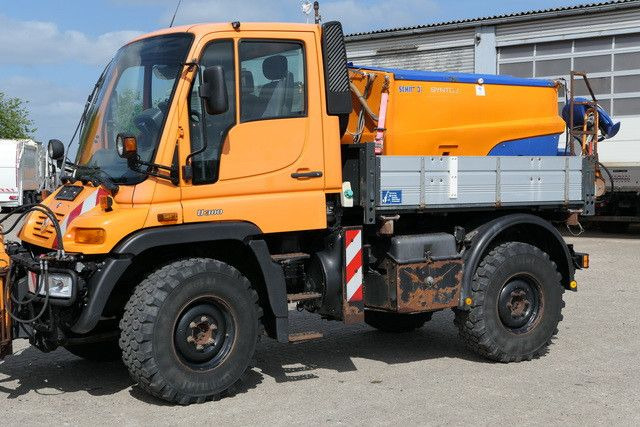 Unimog U 300 4x4, Schmidt, Streuer, Schild, Klima,27tkm - Xe tải nhỏ: hình 2 Unimog U 300 4x4, Schmidt, Streuer, Schild, Klima,27tkm - Xe tải nhỏ: hình 2