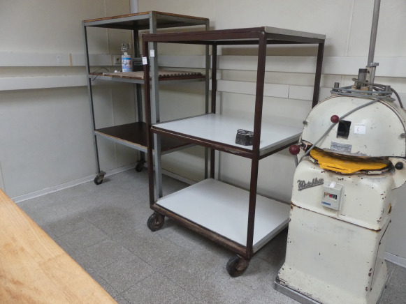 2 Chariots à roulettes 3 niveaux - Thiết bị làm bánh: hình 1 2 Chariots à roulettes 3 niveaux - Thiết bị làm bánh: hình 1