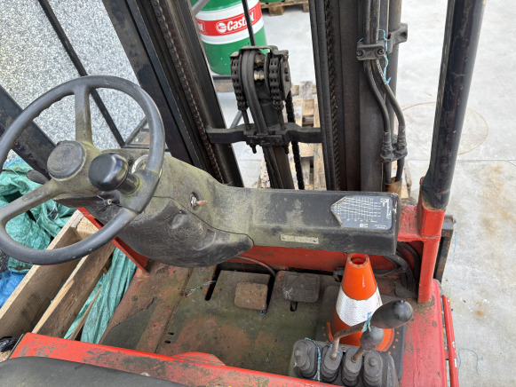 Chariot à mât rétractable LINDE E-15 - Xe nâng điện: hình 3 Chariot à mât rétractable LINDE E-15 - Xe nâng điện: hình 3