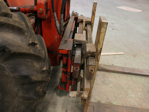 Chariot élévateur Manitou 4RM30N - Xe nâng địa hình gồ ghề: hình 5 Chariot élévateur Manitou 4RM30N - Xe nâng địa hình gồ ghề: hình 5