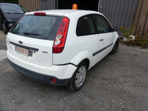 REF:TRE614 - Voiture Utilitaire Ford FIESTA TDCI (2005-101.699 km) - Máy móc khác: hình 4 REF:TRE614 - Voiture Utilitaire Ford FIESTA TDCI (2005-101.699 km) - Máy móc khác: hình 4