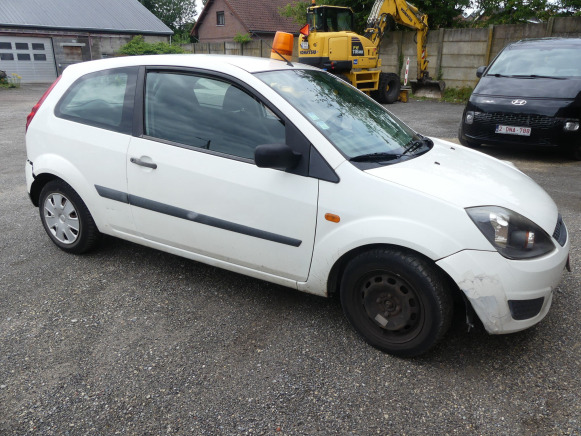 REF:TRE614 - Voiture Utilitaire Ford FIESTA TDCI (2005-101.699 km) - Máy móc khác: hình 3 REF:TRE614 - Voiture Utilitaire Ford FIESTA TDCI (2005-101.699 km) - Máy móc khác: hình 3