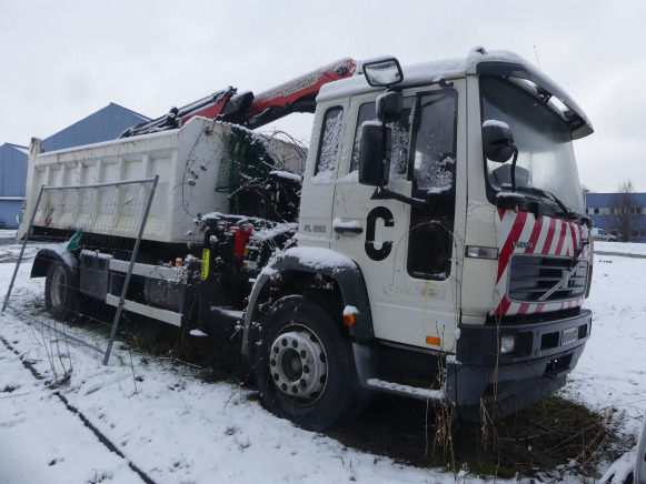 REF:Imat : PLI988 - Camion benne + grue auxiliaire Volvo FLE6E 19.0 (2004-216.733 km) - Xe ben, Xe cẩu tự hành: hình 2 REF:Imat : PLI988 - Camion benne + grue auxiliaire Volvo FLE6E 19.0 (2004-216.733 km) - Xe ben, Xe cẩu tự hành: hình 2