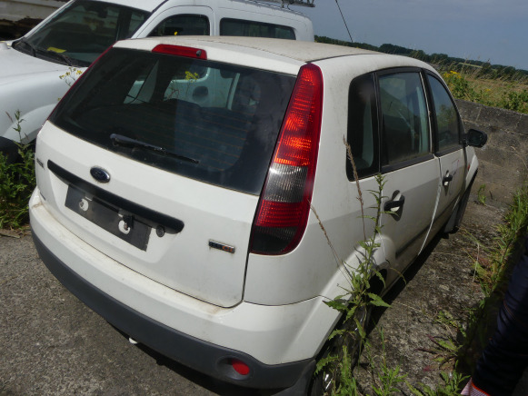 REF:Immatriculée sous : SPI-110 - Voiture Ford FIESTA - Xe van chở khách: hình 3 REF:Immatriculée sous : SPI-110 - Voiture Ford FIESTA - Xe van chở khách: hình 3