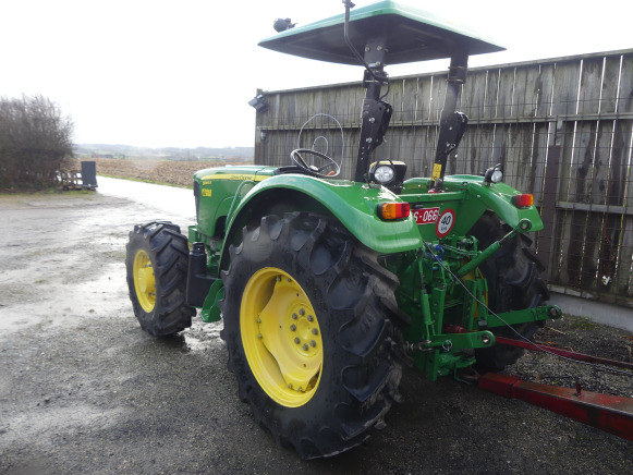 Tracteur John Deere 5065 E - Máy cày: hình 3 Tracteur John Deere 5065 E - Máy cày: hình 3