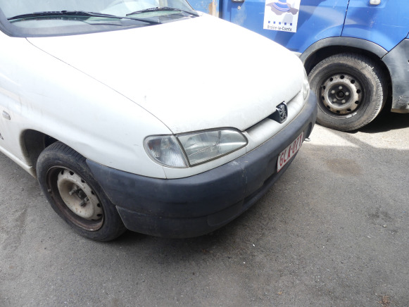 Utilitaire Peugeot Partner (1999-186.581 km) - Xe hơi: hình 2 Utilitaire Peugeot Partner (1999-186.581 km) - Xe hơi: hình 2