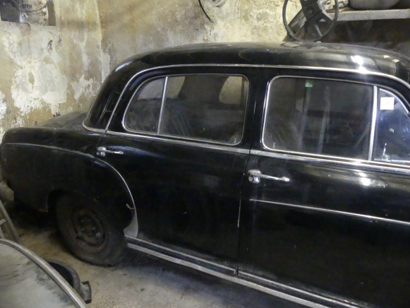 Voiture ancêtre Mercedes-Benz 220S Poton - Xe hơi: hình 5 Voiture ancêtre Mercedes-Benz 220S Poton - Xe hơi: hình 5