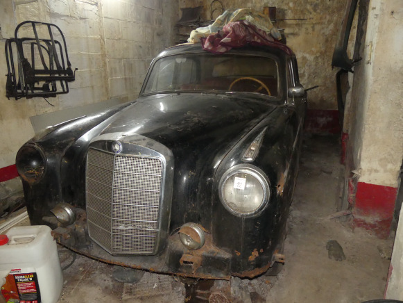 Voiture ancêtre Mercedes-Benz 220S Poton - Xe hơi: hình 1 Voiture ancêtre Mercedes-Benz 220S Poton - Xe hơi: hình 1