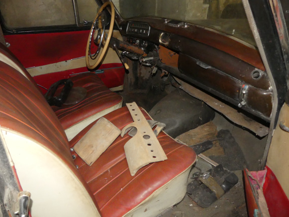 Voiture ancêtre Mercedes-Benz 220S Poton - Xe hơi: hình 4 Voiture ancêtre Mercedes-Benz 220S Poton - Xe hơi: hình 4