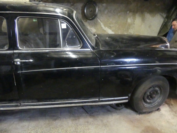 Voiture ancêtre Mercedes-Benz 220S Poton - Xe hơi: hình 3 Voiture ancêtre Mercedes-Benz 220S Poton - Xe hơi: hình 3