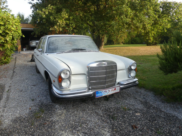 Voiture ancêtre Mercedes-Benz 280S (1972-72.399 km)( Vin: 10801610091315) - Xe hơi: hình 2 Voiture ancêtre Mercedes-Benz 280S (1972-72.399 km)( Vin: 10801610091315) - Xe hơi: hình 2