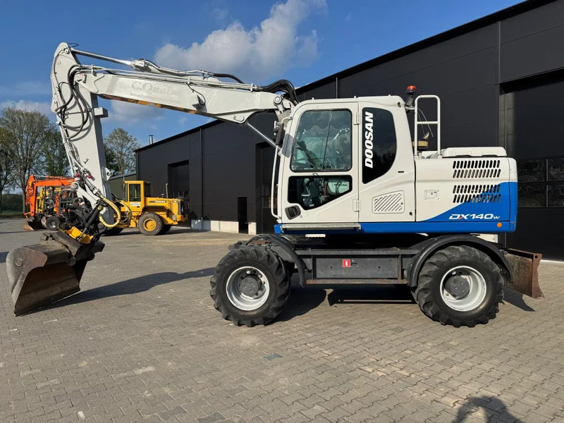 Doosan DX140-5 2017 Engcon NICE AND CLEAN ! - Máy xúc bánh lốp: hình 1 Doosan DX140-5 2017 Engcon NICE AND CLEAN ! - Máy xúc bánh lốp: hình 1