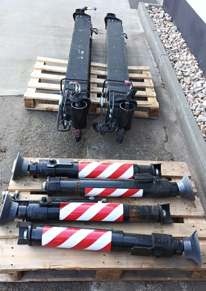 FASSI - PALFINGER - HIAB - HMF - ATLAS additional stabilizers, Zusatzabstützen - Cẩu gấp: hình 1 FASSI - PALFINGER - HIAB - HMF - ATLAS additional stabilizers, Zusatzabstützen - Cẩu gấp: hình 1