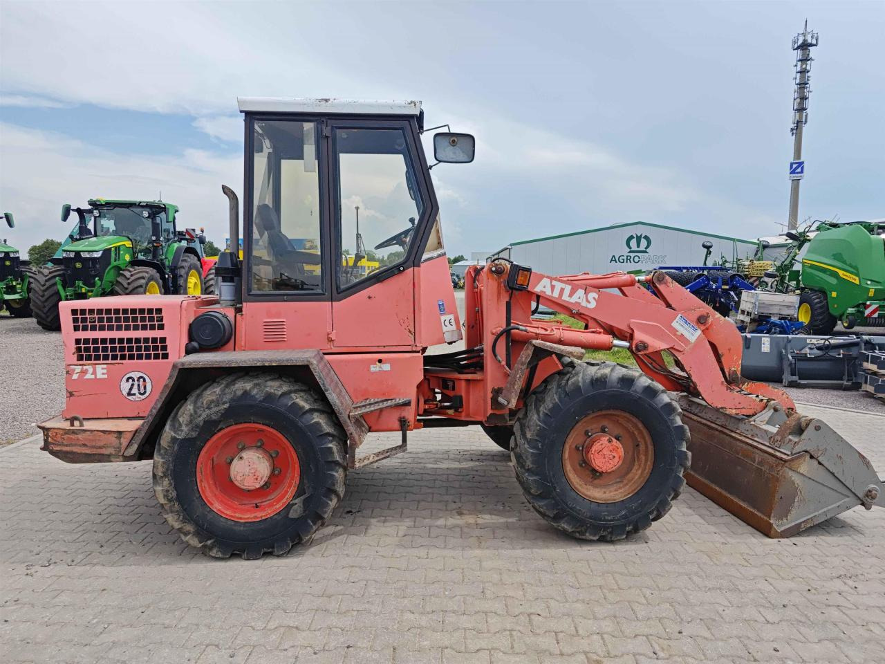 Atlas 72E - Máy xúc lật bánh lốp: hình 3 Atlas 72E - Máy xúc lật bánh lốp: hình 3