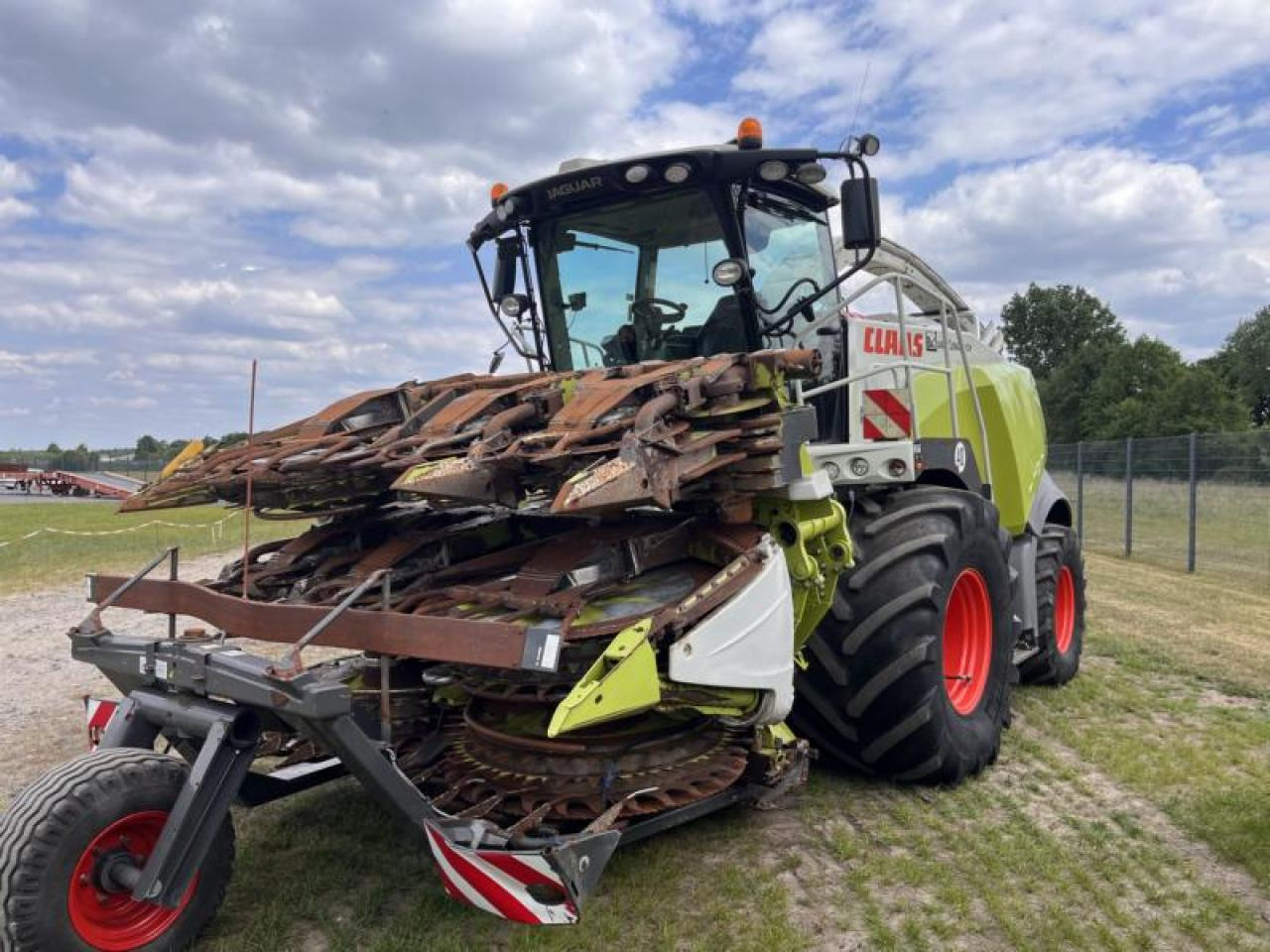 CLAAS Jaguar 980 - Máy gặt đập thức ăn gia súc: hình 1 CLAAS Jaguar 980 - Máy gặt đập thức ăn gia súc: hình 1