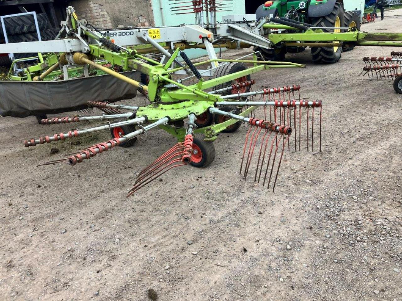 CLAAS Liner 3000 - Dàn trải/ Cào: hình 2 CLAAS Liner 3000 - Dàn trải/ Cào: hình 2