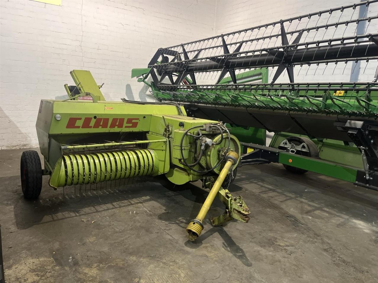 CLAAS Markant 50 - Máy đóng kiện vuông: hình 1 CLAAS Markant 50 - Máy đóng kiện vuông: hình 1