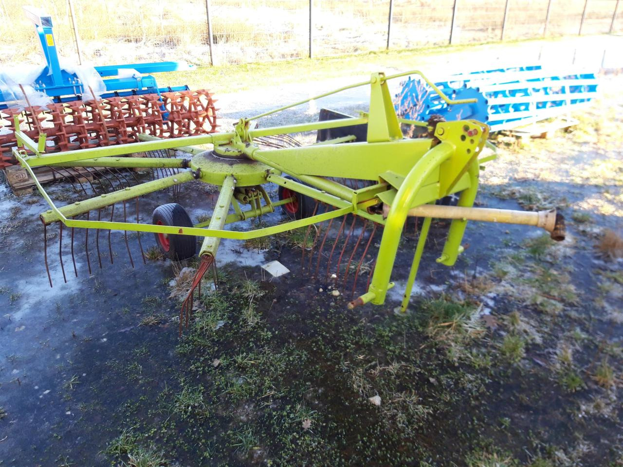 CLAAS WS 320 S - Dàn trải/ Cào: hình 1 CLAAS WS 320 S - Dàn trải/ Cào: hình 1