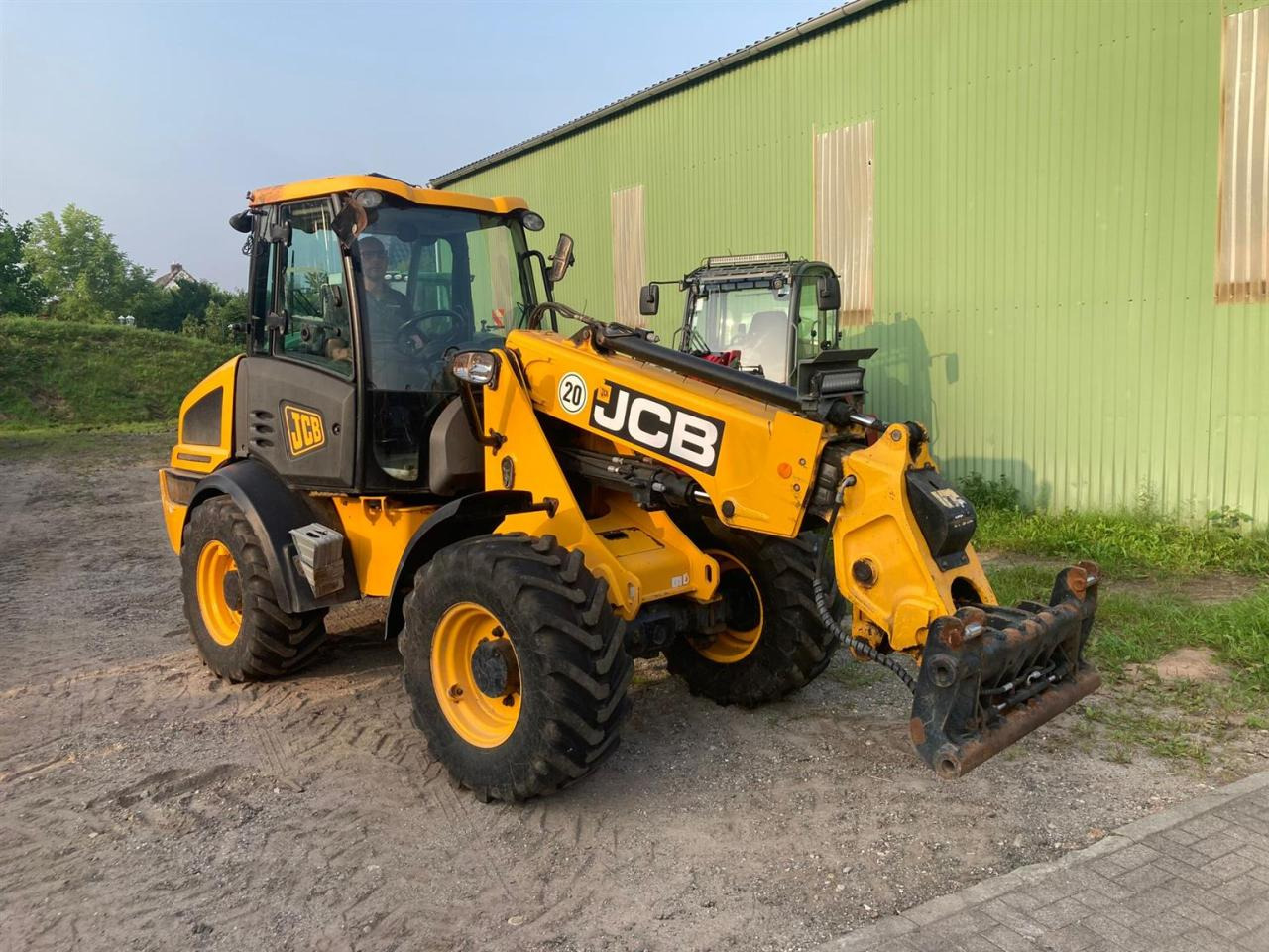 JCB TM 220 - Xe nhấc hình viễn vọng kính: hình 1 JCB TM 220 - Xe nhấc hình viễn vọng kính: hình 1