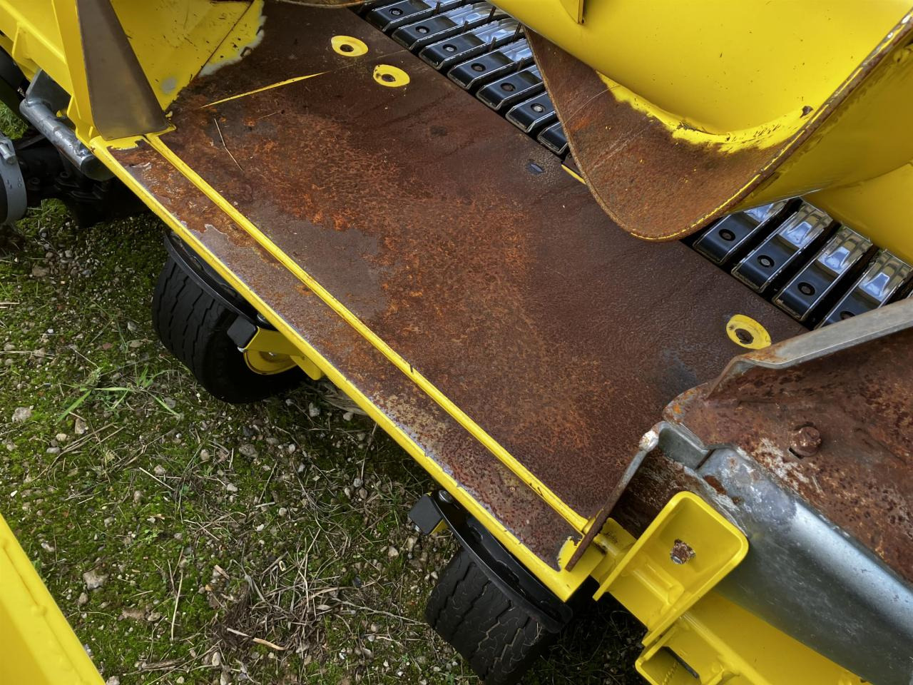 John Deere 30R - Đính kèm máy gặt đập thức ăn gia súc: hình 4 John Deere 30R - Đính kèm máy gặt đập thức ăn gia súc: hình 4