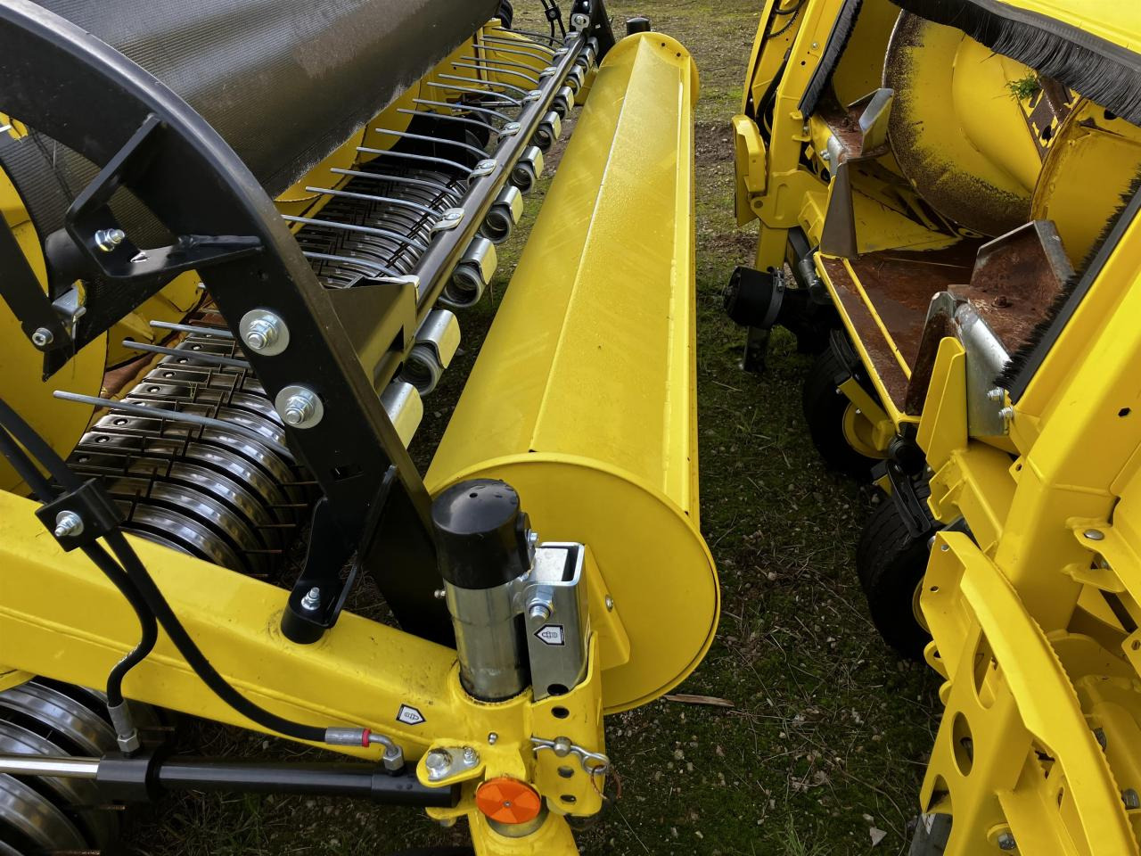 John Deere 30R - Đính kèm máy gặt đập thức ăn gia súc: hình 5 John Deere 30R - Đính kèm máy gặt đập thức ăn gia súc: hình 5