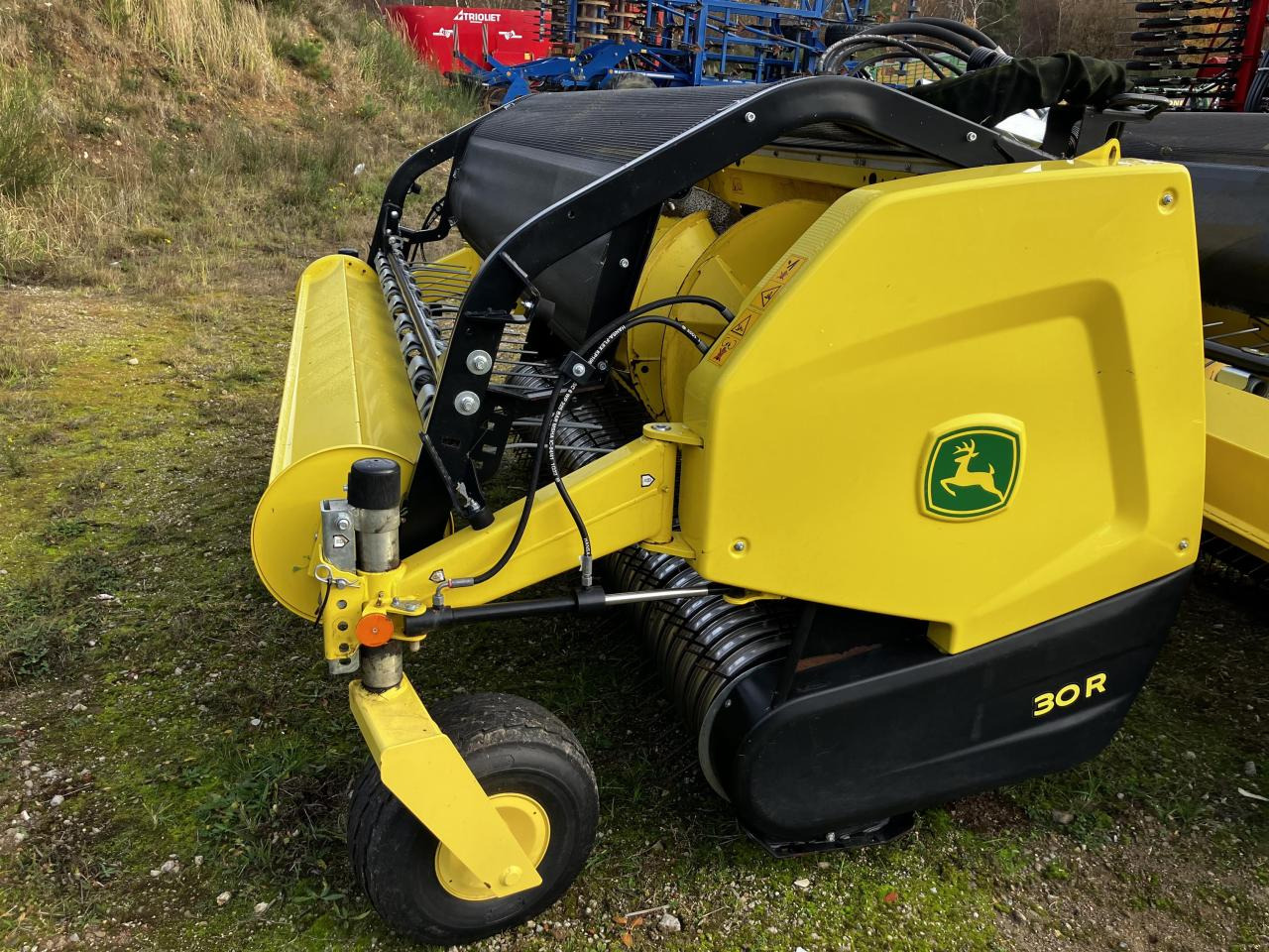 John Deere 30R - Đính kèm máy gặt đập thức ăn gia súc: hình 3 John Deere 30R - Đính kèm máy gặt đập thức ăn gia súc: hình 3