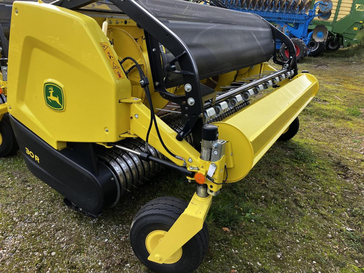 John Deere 30R - Đính kèm máy gặt đập thức ăn gia súc: hình 1 John Deere 30R - Đính kèm máy gặt đập thức ăn gia súc: hình 1