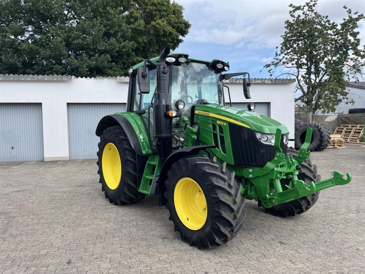 John Deere 6100M - Máy cày: hình 2 John Deere 6100M - Máy cày: hình 2