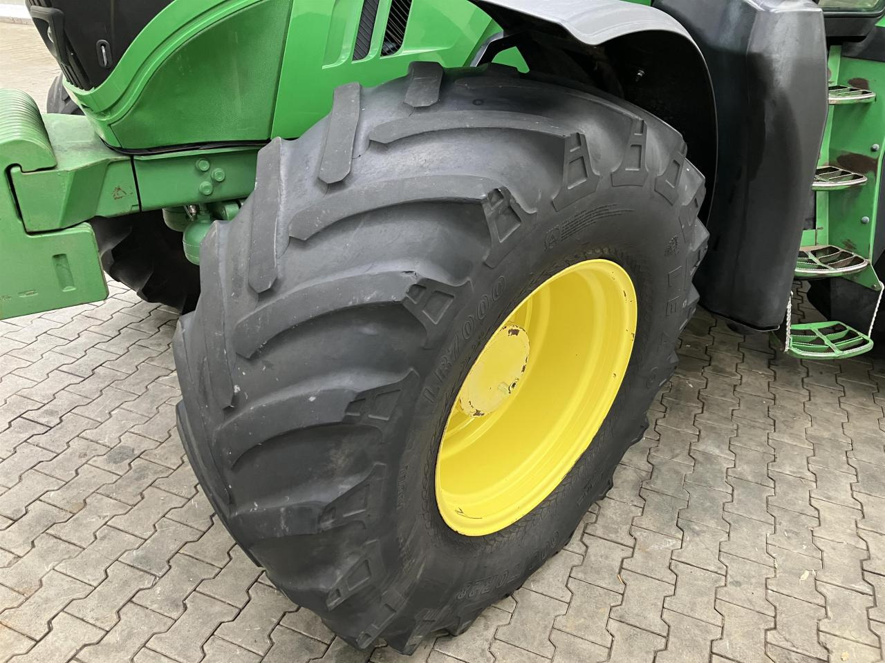 John Deere 6170R - Máy cày: hình 2 John Deere 6170R - Máy cày: hình 2