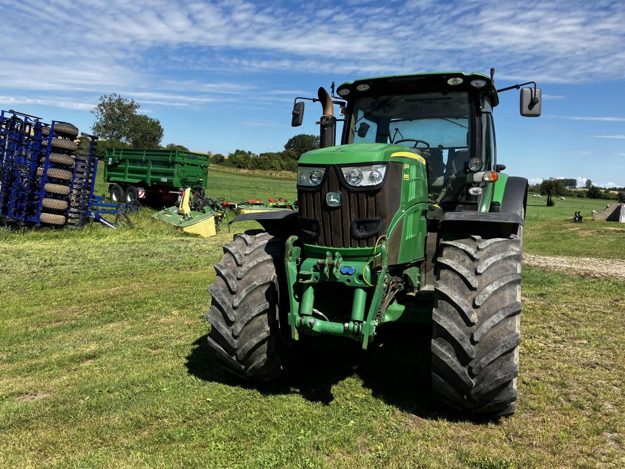 John Deere 6210R - Máy cày: hình 3 John Deere 6210R - Máy cày: hình 3