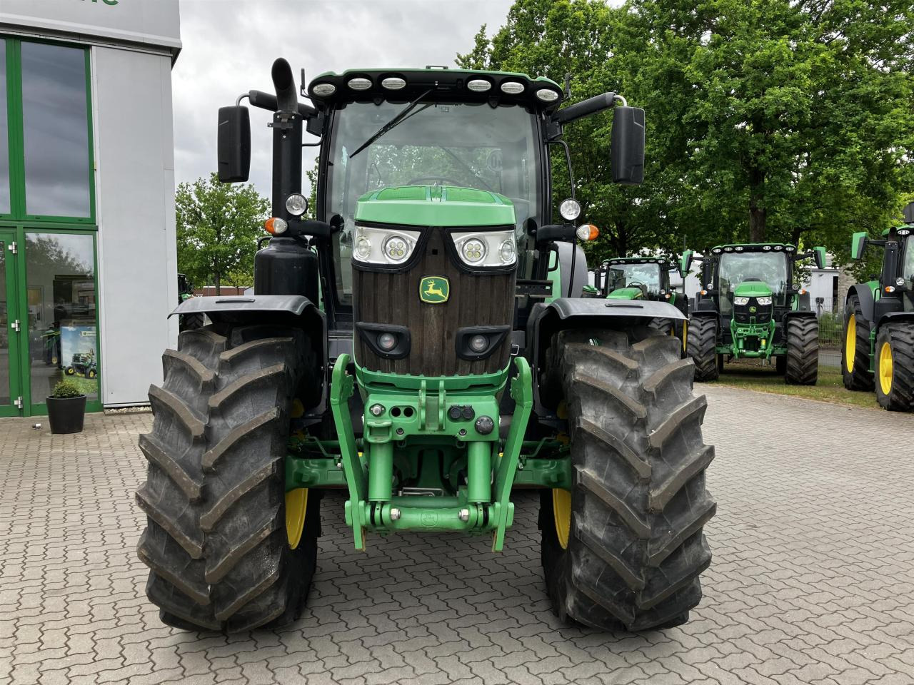 John Deere 6215R - Máy cày: hình 3 John Deere 6215R - Máy cày: hình 3