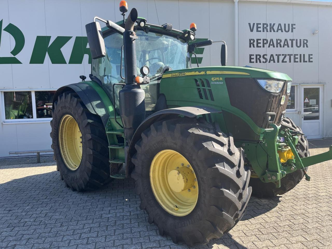 John Deere 6215R - Máy cày: hình 2 John Deere 6215R - Máy cày: hình 2