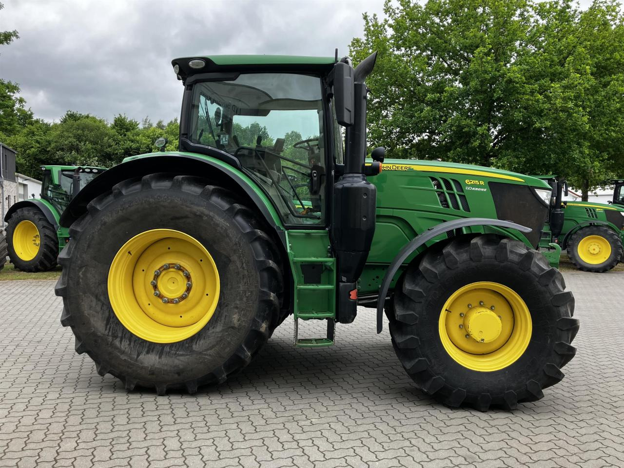 John Deere 6215R - Máy cày: hình 2 John Deere 6215R - Máy cày: hình 2