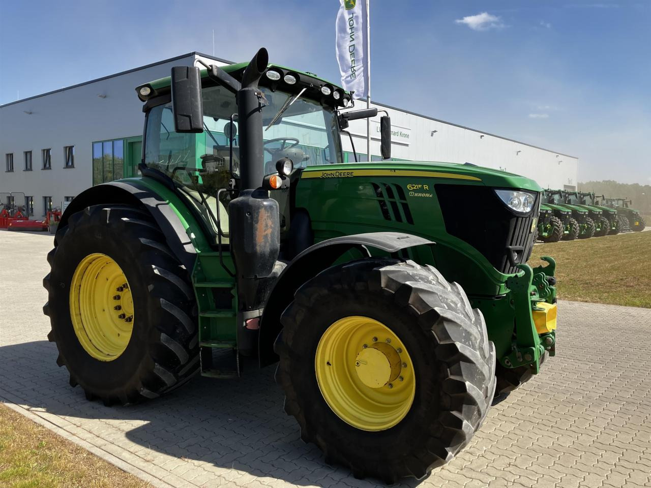 John Deere 6215R - Máy cày: hình 2 John Deere 6215R - Máy cày: hình 2