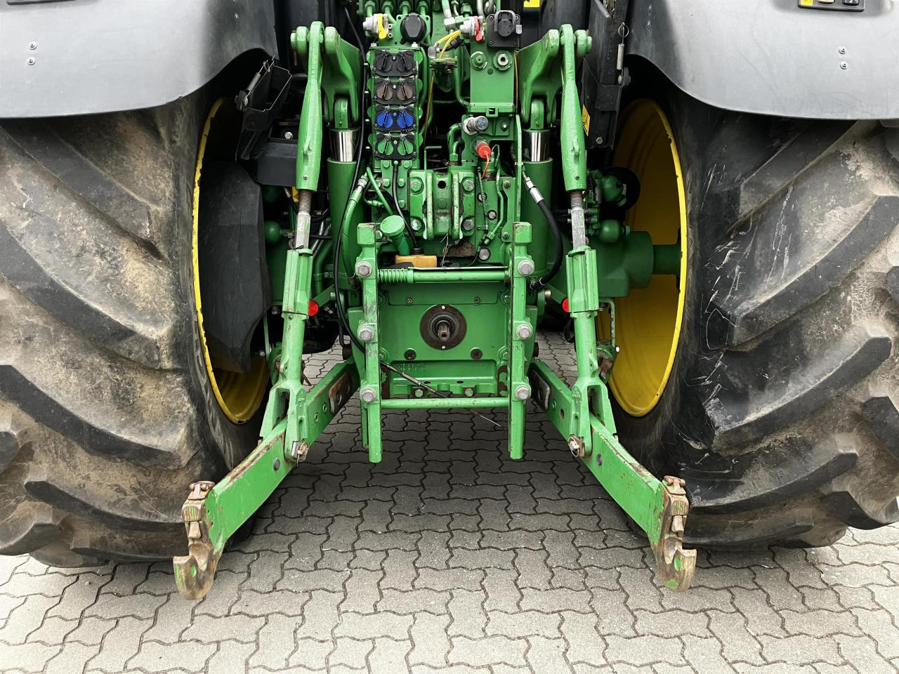 Cho thuê John Deere 6215R John Deere 6215R: hình 6