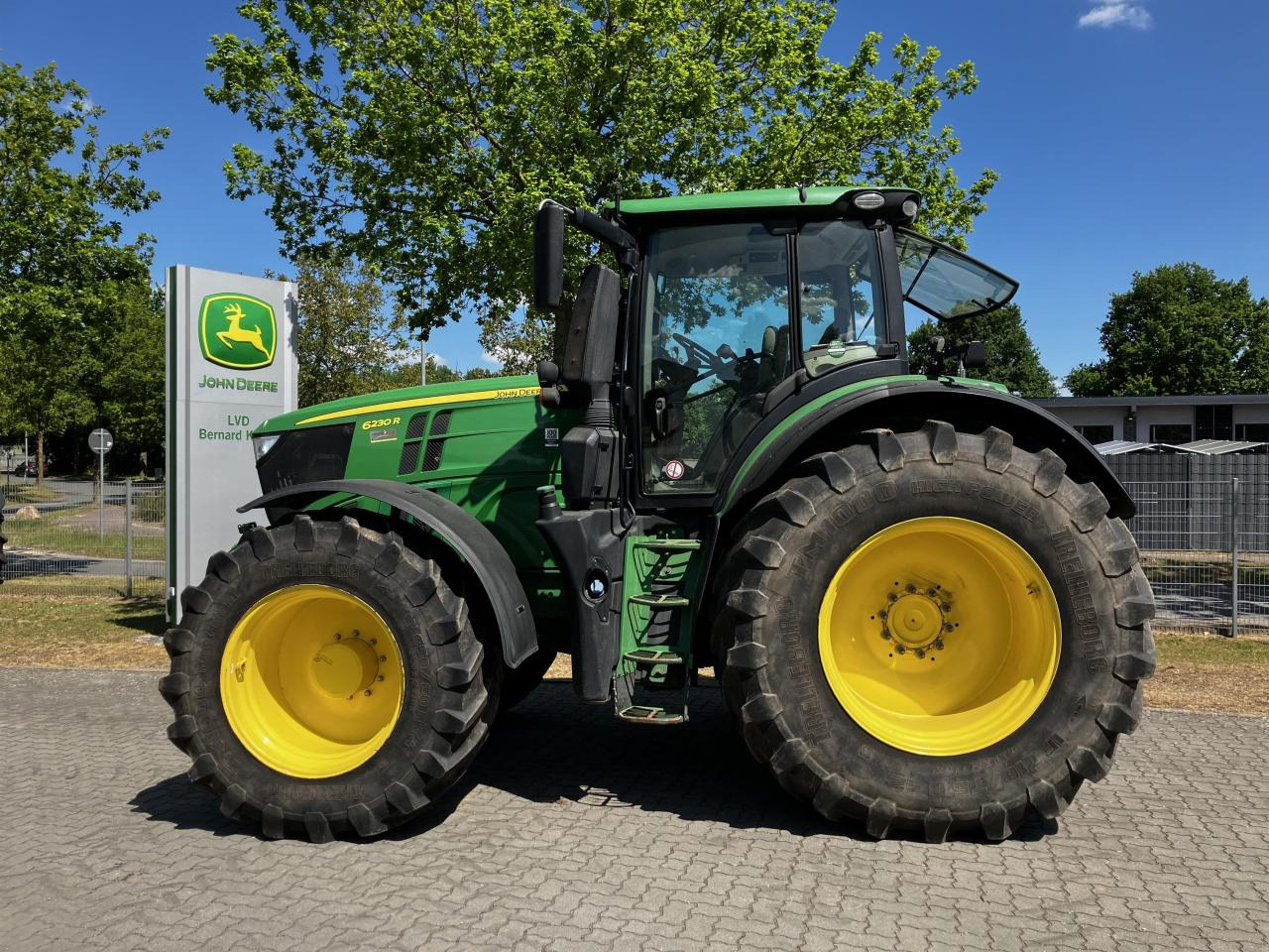 John Deere 6230R - Máy cày: hình 1 John Deere 6230R - Máy cày: hình 1