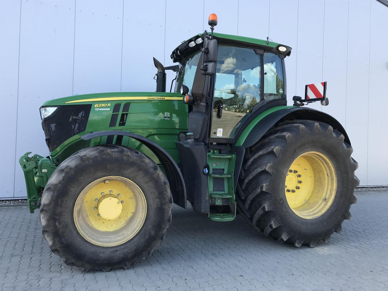 John Deere 6230R - Máy cày: hình 1 John Deere 6230R - Máy cày: hình 1