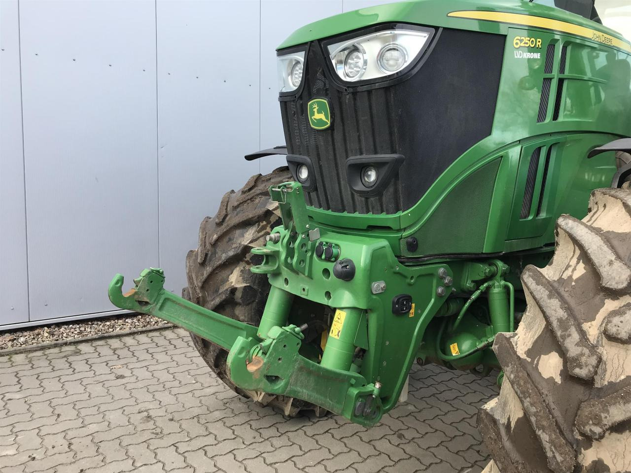 John Deere 6250R - Máy cày: hình 4 John Deere 6250R - Máy cày: hình 4