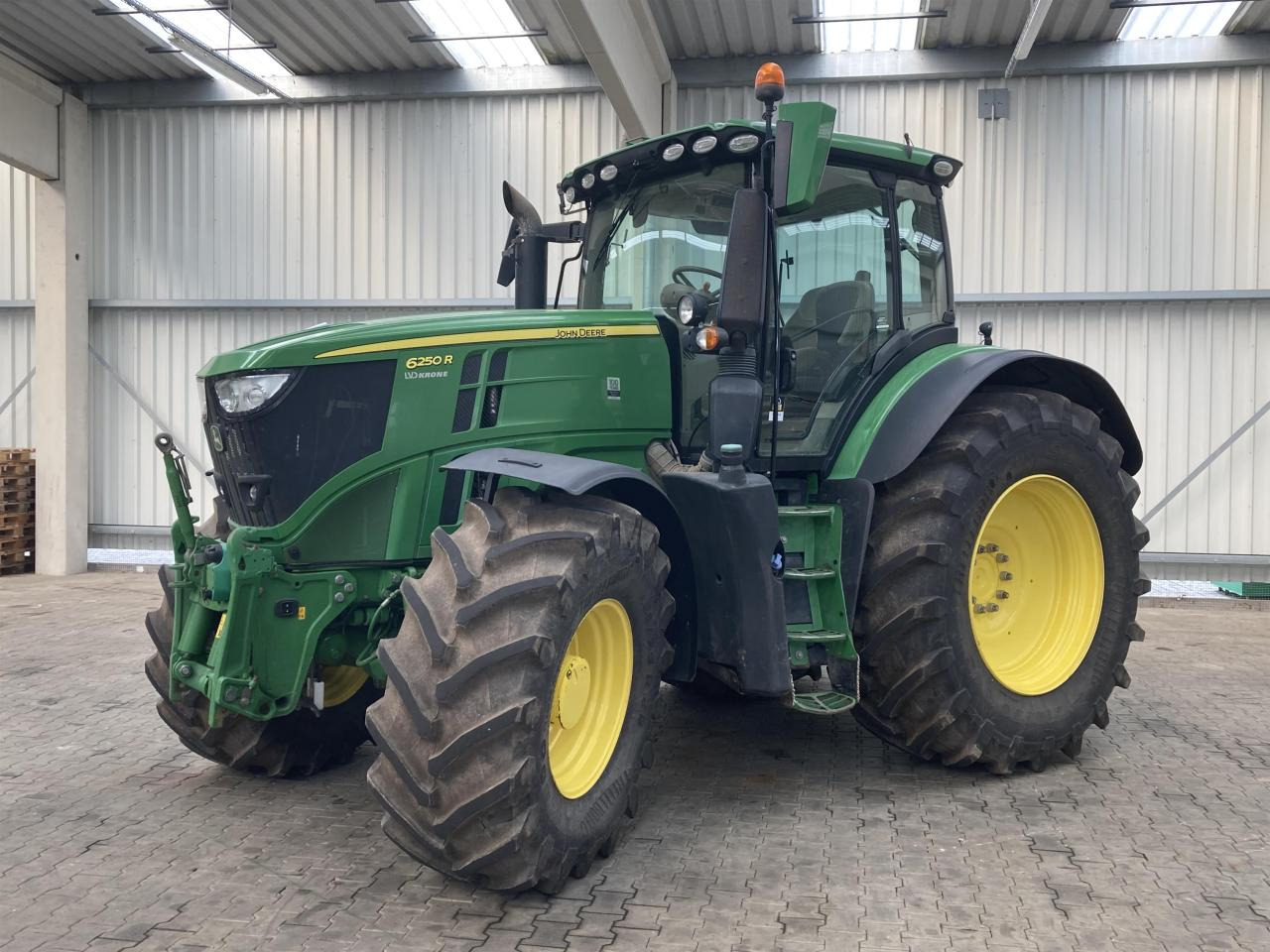 John Deere 6250R - Máy cày: hình 1 John Deere 6250R - Máy cày: hình 1