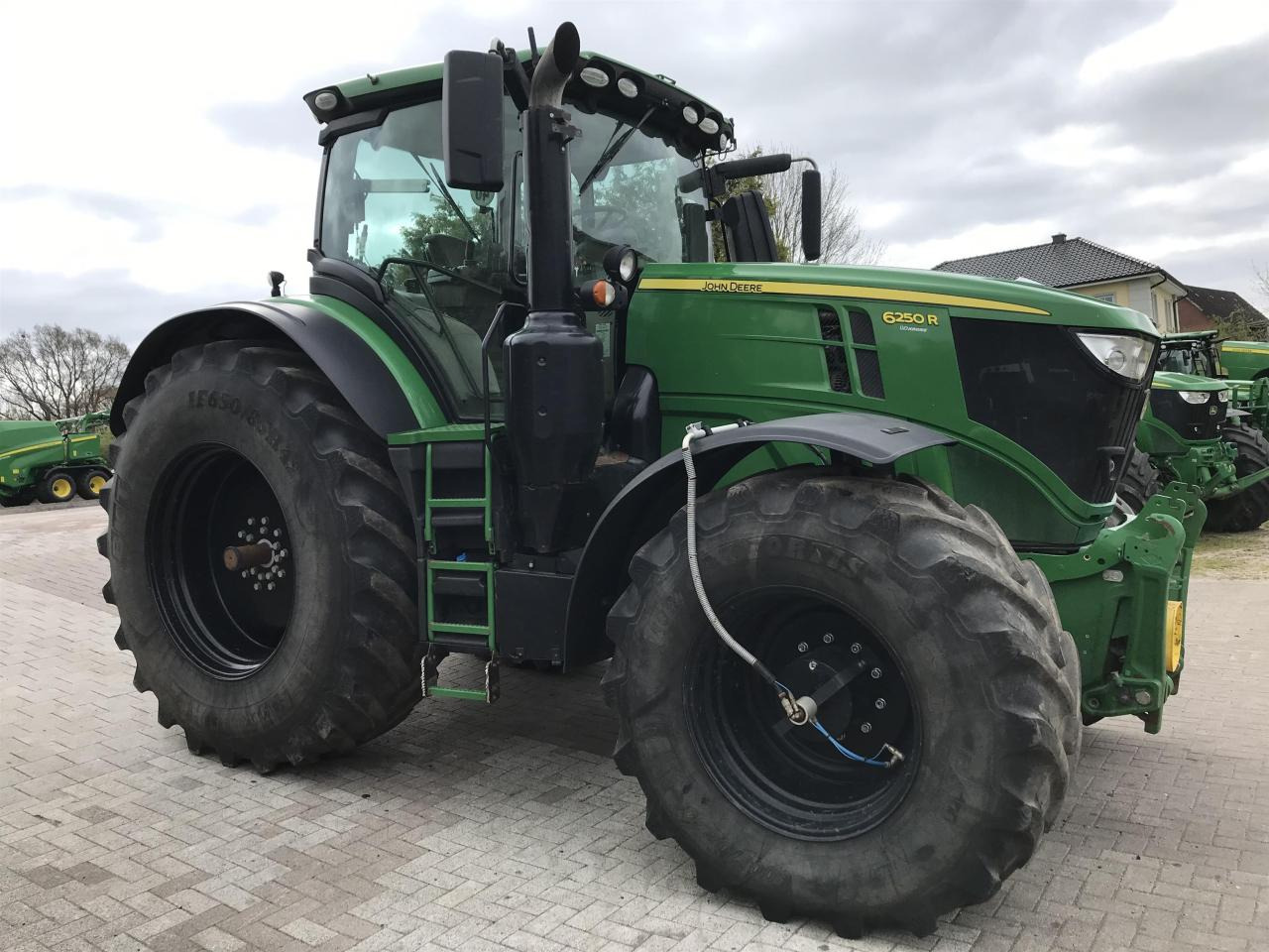 John Deere 6250R - Máy cày: hình 2 John Deere 6250R - Máy cày: hình 2