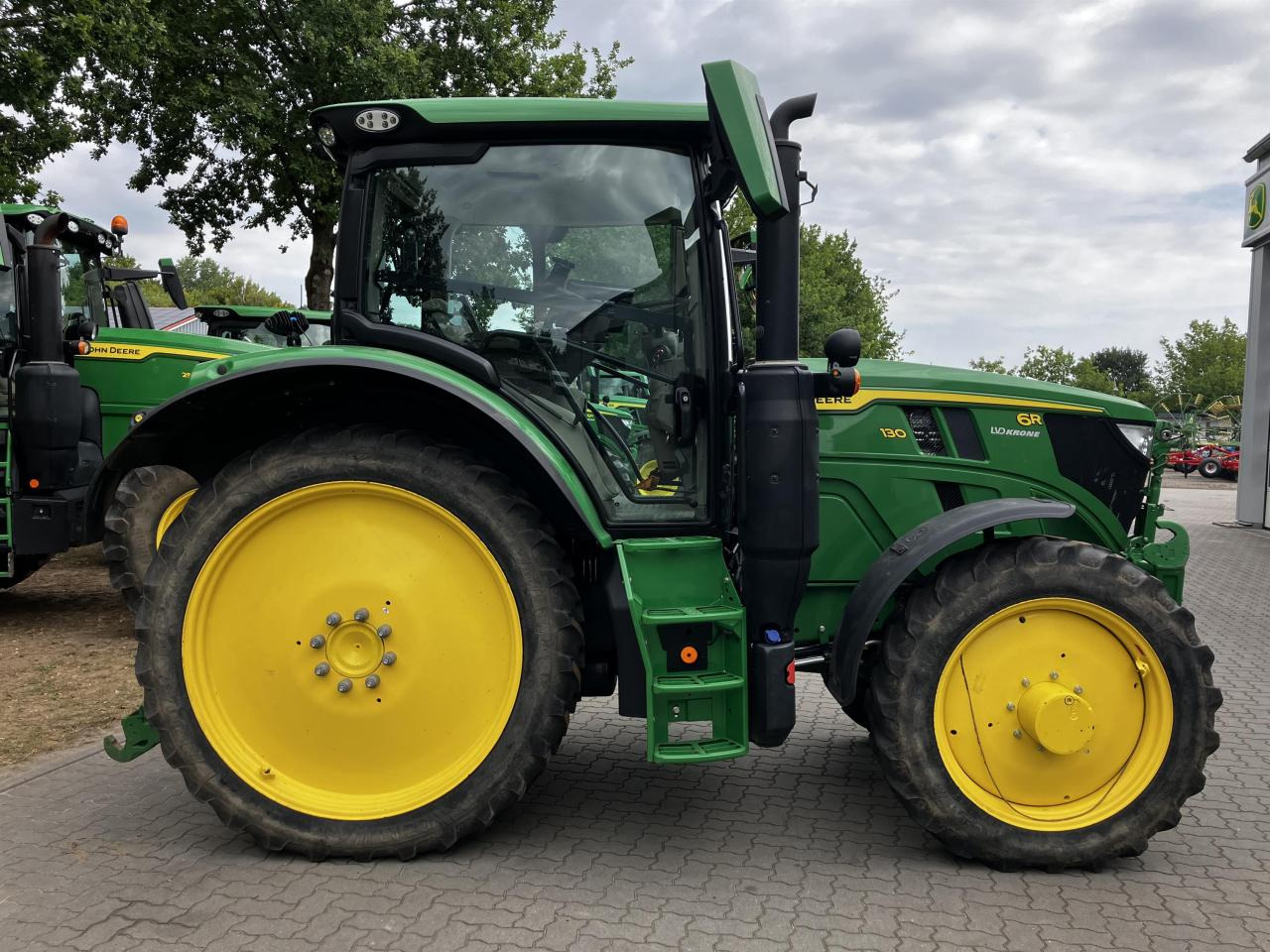 John Deere 6R 130 - Máy cày: hình 2 John Deere 6R 130 - Máy cày: hình 2