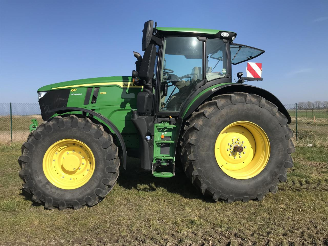 John Deere 6R 230 - Máy cày: hình 1 John Deere 6R 230 - Máy cày: hình 1