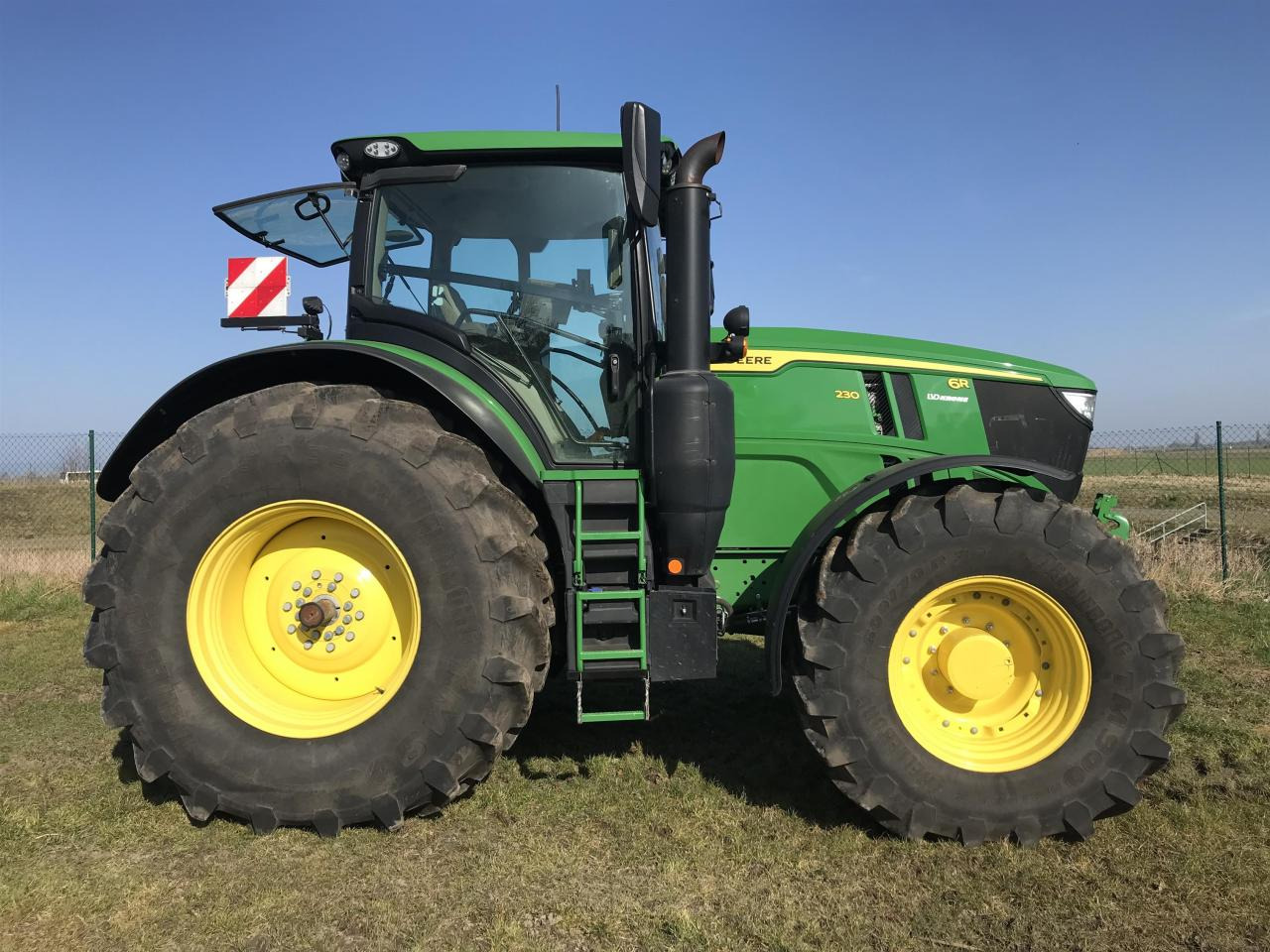 John Deere 6R 230 - Máy cày: hình 2 John Deere 6R 230 - Máy cày: hình 2