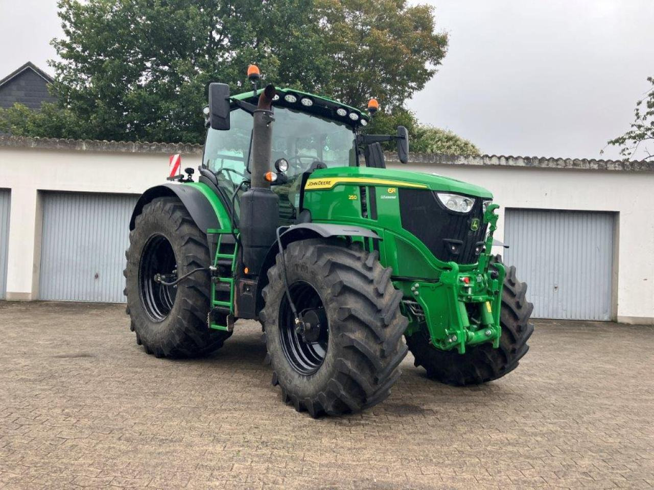 John Deere 6R 250 - Máy cày: hình 2 John Deere 6R 250 - Máy cày: hình 2