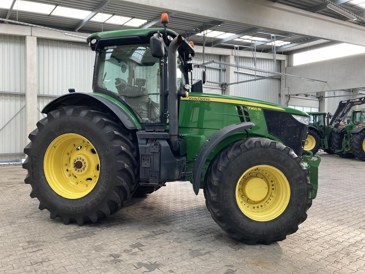 John Deere 7260R - Máy cày: hình 4 John Deere 7260R - Máy cày: hình 4